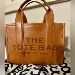 Marc Jacobs the tote bag size small
